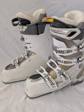 SALOMON Divine RS 7 Energyzer 60 Women's White Ski Boots Size 24 / 24.5 - 288mm